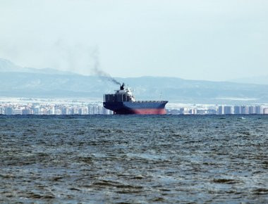 Aπαγόρευση της Λιβύης σε όλα τα ξένα πλοία να επιχειρούν κοντά στις ακτές της